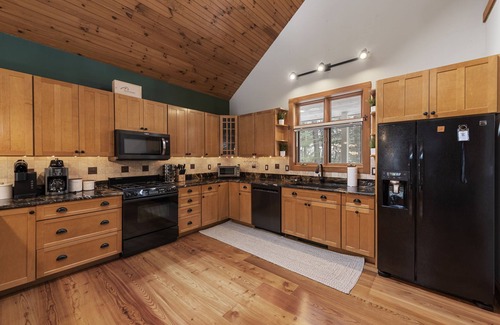 Lincoln Casa | Spacious 6BR Family Vacation Dream Home, Book Now!