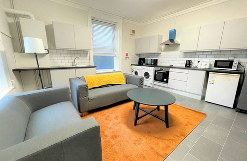 Sheffield Casa | Spacious 6BR House w/Free Parking