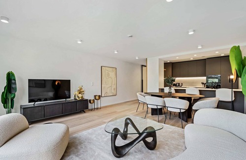 Ville Haute Apartamento | Spacious 6th-Floor Gem: Modernity Meets Comfort!