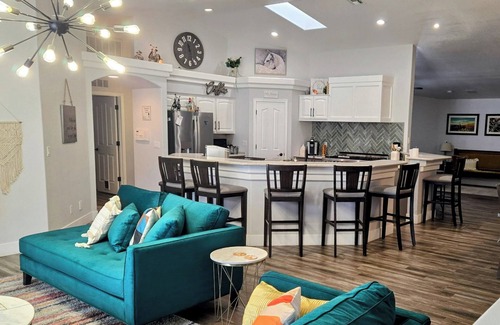 Lake Havasu City Casa | Spacious 7 bedroom Pool Home for Families & Retreats in the Heart of Lake Havasu