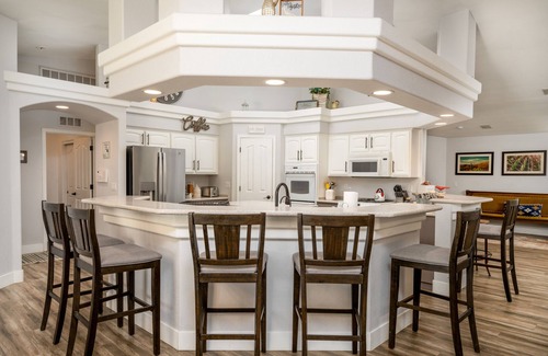 Lake Havasu City Casa | Spacious 7 bedroom Pool Home for Families & Retreats in the Heart of Lake Havasu