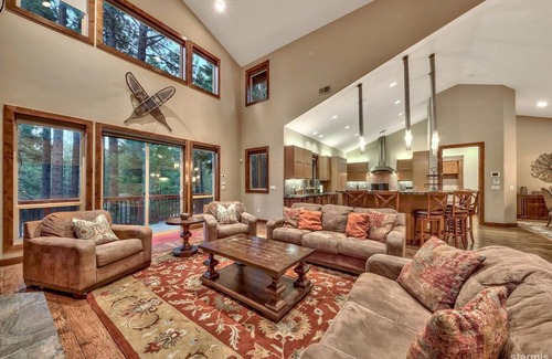 South Lake Tahoe Casa | Spacious 7-bedroom estate with hot tube and WiFi in delightful Lake Tahoe