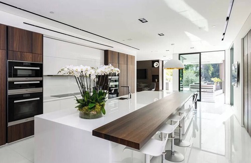 Beverly Hills Casa | Spacious 7-bedroom house with AC, WiFi in delightful Beverly Hills