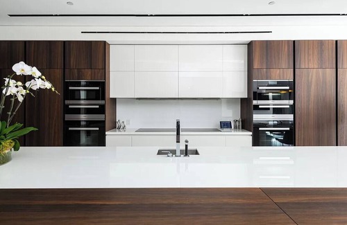 Beverly Hills Casa | Spacious 7-bedroom house with AC, WiFi in delightful Beverly Hills