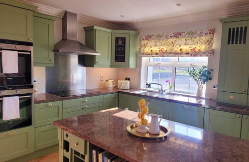 Doolin Casa | Spacious 7-Bedroom Home, with Panoramic Views of Wild Atlantic Way