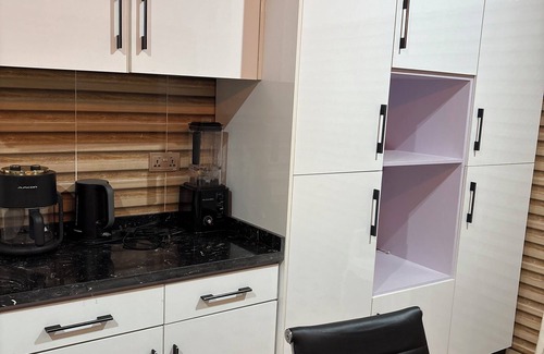 Prampram Casa | Spacious 7-bedroom house with WiFi and AC in Dawhenya