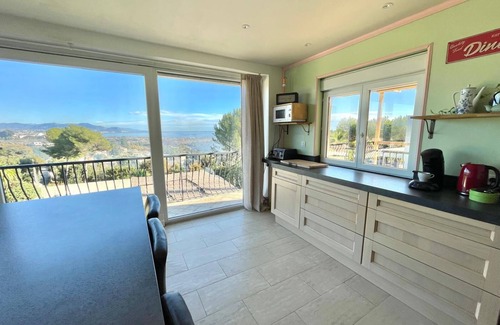 Antibes Villa | spacious 7-bedroom villa with Sea Vie, WiFi and AC in Antibes
