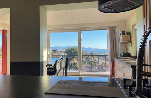 Antibes Villa | spacious 7-bedroom villa with Sea Vie, WiFi and AC in Antibes