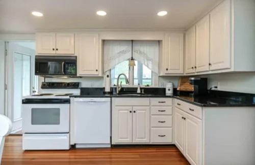 York Beach Casa | Spacious 7 BR ocean view retreat - stunning views!