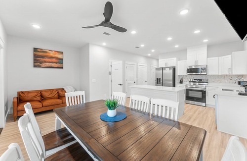 Holiday Beach Casa | Spacious 8-bedroom Retreat Prime Location Walk to Beach Sleeps 28