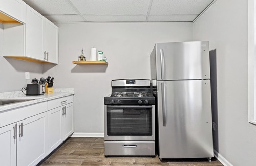 Mount Washington Casa | Spacious 8 Bed House! Triple King Bed - 3 Stories!