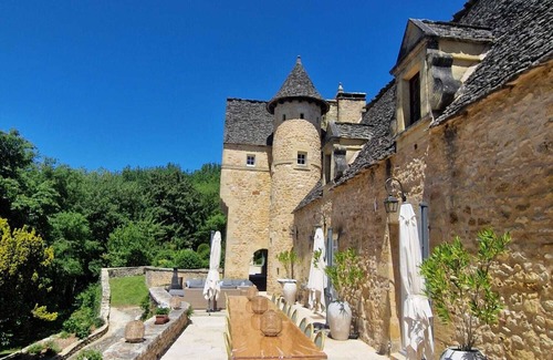 Saint-Cyprien Casa | Spacious 8-bedroom chateau in charming Saint-Cyprien with pool, bar and gym