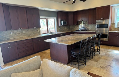Lanikai Casa | Spacious 8-bedroom house with AC, WiFi in beautiful Kailua next to Lanikai Beach