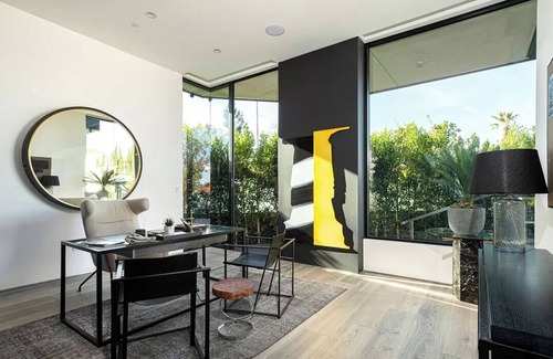 Bel Air Casa | Spacious 8-bedroom house in awesome Los Angeles with WiFi, AC, fitness room