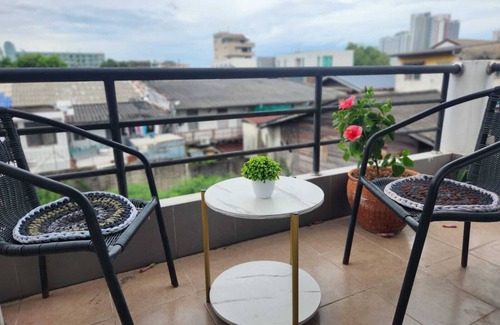 Bang Kho Laem Villa | Spacious 8-bedroom villa in terrific Bangkok with AC, Peace full stay