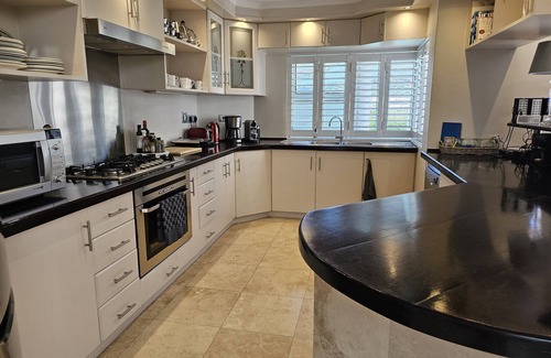 Hout Bay Casa | Spacious 8 sleeper Beach Place with pool, along Hout Bay beach.