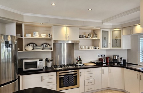 Hout Bay Casa | Spacious 8 sleeper Beach Place with pool, along Hout Bay beach.