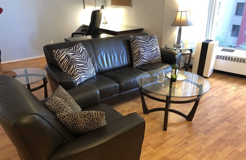 Detroit Condominio | SPACIOUS 800 ft² 1BEDROOM RIVER VIEW SUITE + OFFICE (6 MONTHS MINIMUM)