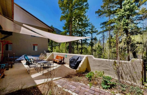 Taos Ski Valley Condominio | Spacious 800 sqf 2-bedroom condo 1.5 miles away from lift 1 at Taos Ski Valley!