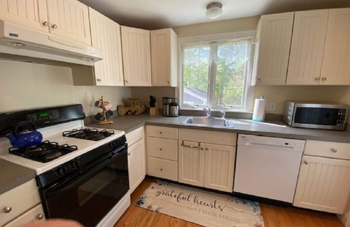 West Yarmouth Casa | Spacious 840 SF home within walking distance to 2 beaches. Sleeps 4.