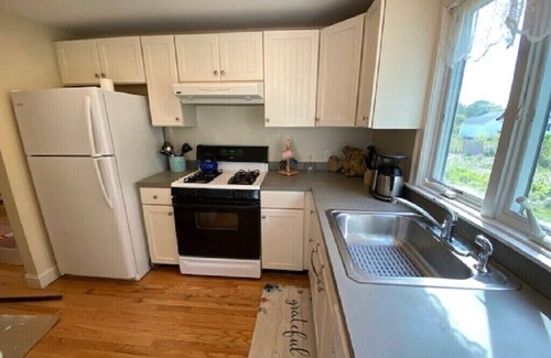 West Yarmouth Casa | Spacious 840 SF home within walking distance to 2 beaches. Sleeps 4.
