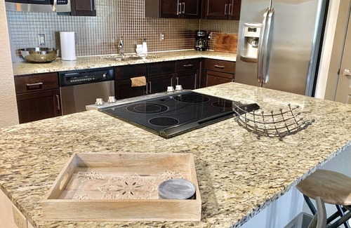 Dallas-Fort Worth Metroplex DFW Apartamento | Spacious (850+sq ft) Apartment 5min from DFW Airport w/ pool, gym,& washer/dryer
