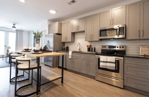 East Walnut HIlls Apartamento | Spacious 8BR 8BA combined Apartments Near Downtown Cincinnati