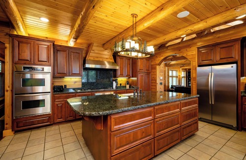 Klamath Falls Casa | Spacious 9-bedroom house with WiFi, AC in charming Klamath Falls