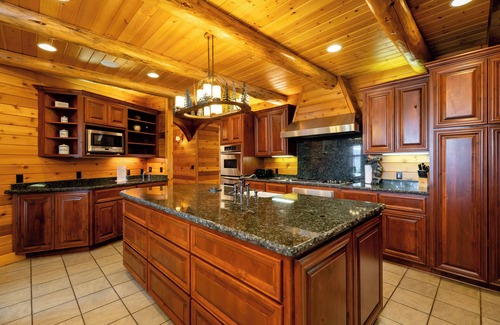 Klamath Falls Casa | Spacious 9-bedroom house with WiFi, AC in charming Klamath Falls