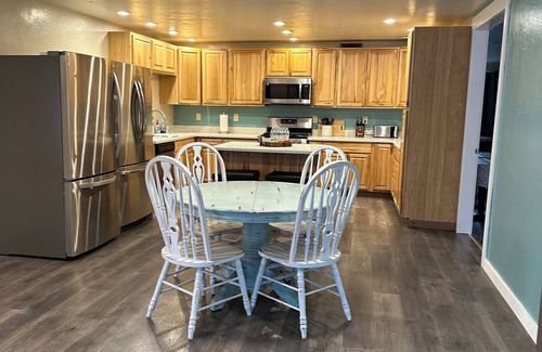 Three Forks Casa | Spacious 9-bedroom house located in Montana's Favorite small town.