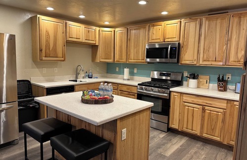 Three Forks Casa | Spacious 9-bedroom house located in Montana's Favorite small town.