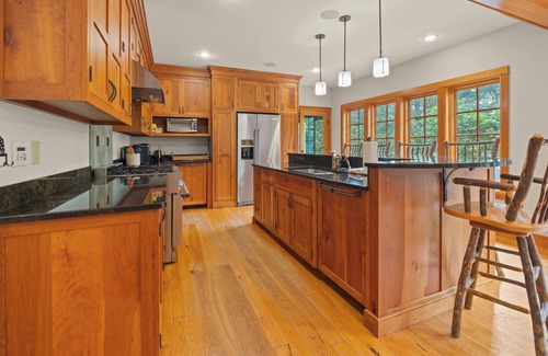 Lincoln Casa | Mountain Chalet with pool table, firepit, and internet | 9 bed 5.5 bath 5k sq/ft