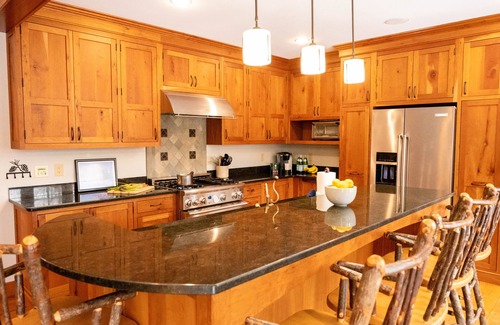 Lincoln Casa | Mountain Chalet with pool table, firepit, and internet | 9 bed 5.5 bath 5k sq/ft