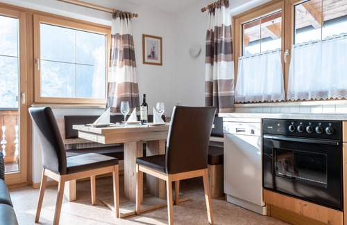 Viehhofen Apartamento | Spacious apartment with balcony and views