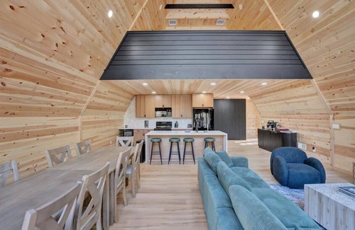 Blakeslee Cabina | Spacious A-Frame | Hot Tub | Movie Room | Firepit