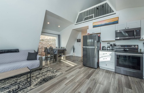 Weaverville Casa | Spacious A-Frame with Loft near Downtown