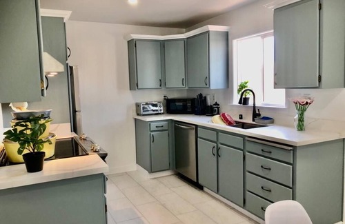 Ashland Casa | Spacious AC 2 BR Unit w/ Covered Deck