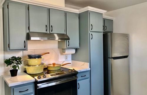 Ashland Casa | Spacious AC 2 BR Unit w/ Covered Deck
