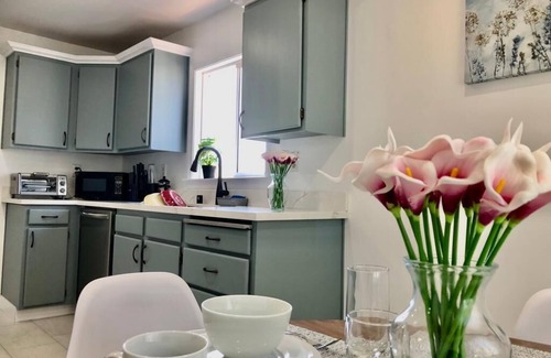 Ashland Casa | Spacious AC 2 BR Unit w/ Covered Deck