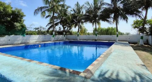 Vadanemelli Complejo | Spacious AC rooms with Swimming Pool Access