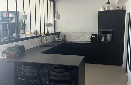 Begles Casa | Spacious air-conditioned family home with private pool