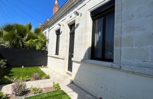 Begles Casa | Spacious air-conditioned family home with private pool