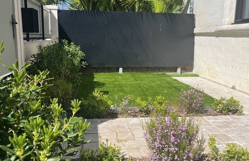 Begles Casa | Spacious air-conditioned family home with private pool