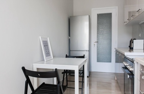 Marousi Apartamento | Spacious & Airy 1BR Apartment near HELEXPO Marousi