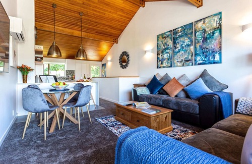 Fernhill Apartamento | SPACIOUS ALPINE SPA LAKE VIEW TOWNHOUSE