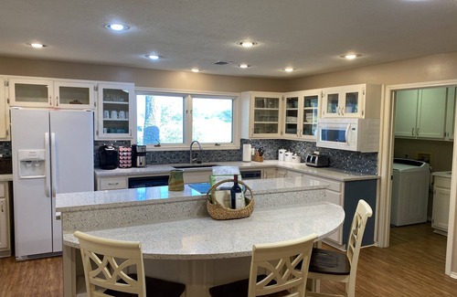 Martindale Casa | Perfecto para reuniones familiares, 2 acres, 5/5 Casa con 200 'frente al río privado