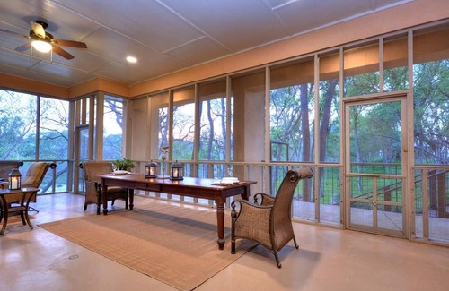 Martindale Casa | Perfecto para reuniones familiares, 2 acres, 5/5 Casa con 200 'frente al río privado
