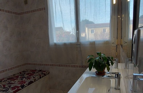 Le Hameau Apartamento | Spacious and bright apartment in villa with terrace and garden