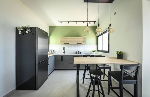 Nahariya Apartamento | Spacious and Bright Beach Front Apartment