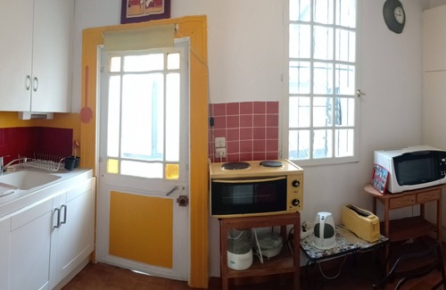 Gares Apartamento | Spacious and bright apartment, large terrace, near StRoch main station